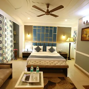 A Family Oppera Near Igi Airport Hotel Nowe Delhi
